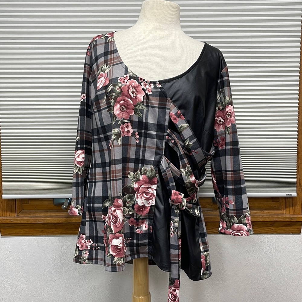 🌟PRICE REDUCED🌟FLORAL 💐PLAID Pink Black Faux Leather 3/4 Sleeve Top SIDE TIE - Picture 8 of 12